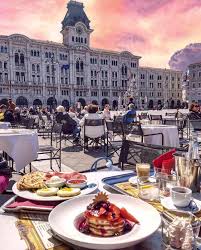 Vista Piazza Unita al tramonto